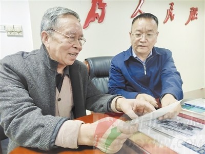 75岁老工程师的珍贵记忆：百余张老照片找到‘新家’，感动全场  第1张