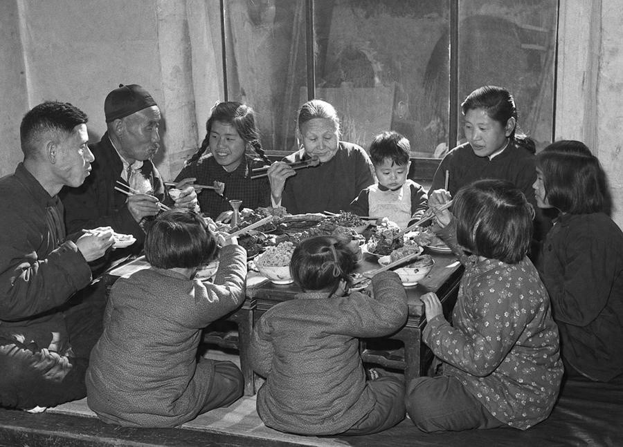 春节记忆：从1959到2024，新华社镜头下的团圆与乡愁  第1张