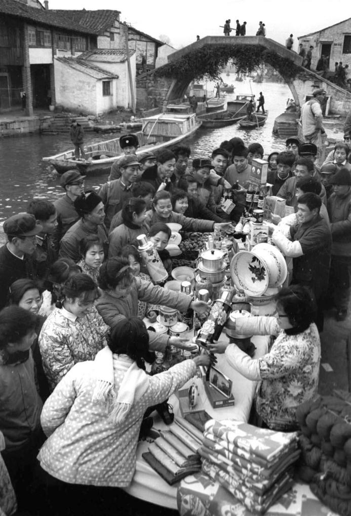 春节记忆：从1959到2024，新华社镜头下的团圆与乡愁  第4张