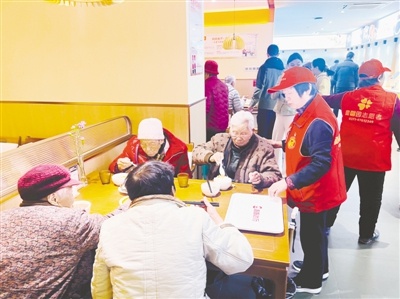 在家门口吃上热乎饭，老年人的幸福生活从这里开始  第1张