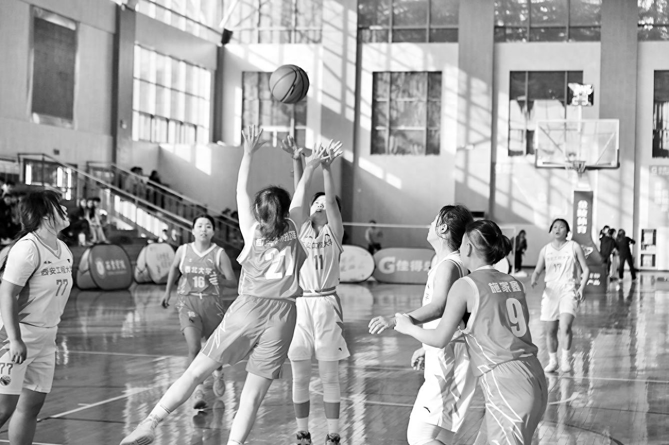 2024陕西省大学生篮球联赛火爆开赛，高校健儿齐聚一堂，谁将问鼎冠军？