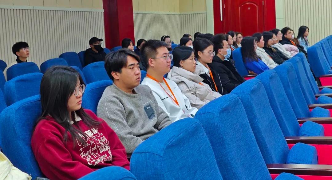12月4日国家宪法日，30余名大学生旁听庭审，感受法律权威，提升法治素养  第2张
