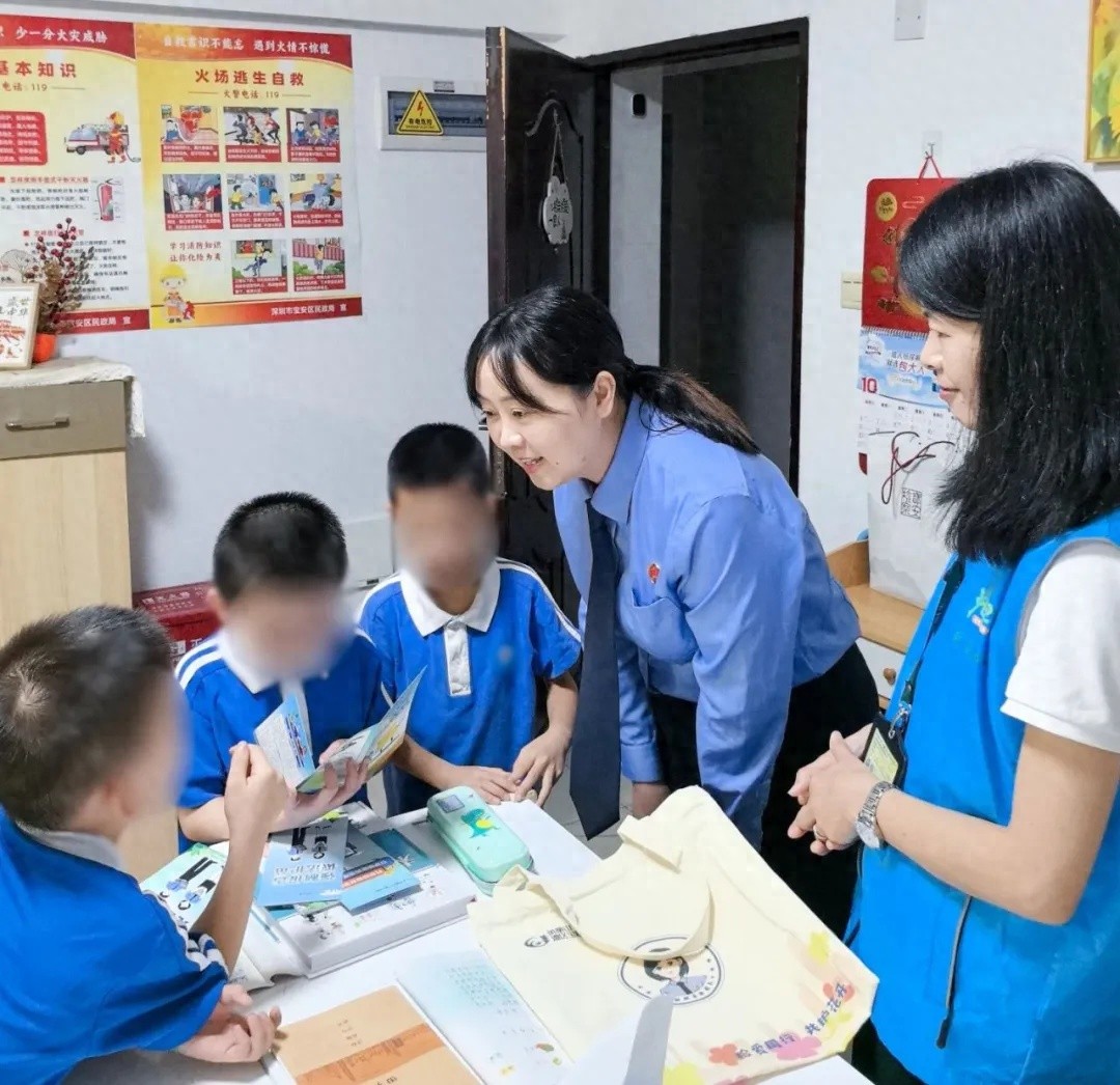 6岁强强无户口无身份证，宝安区检察院大手牵小手图书募捐活动温暖困境儿童  第1张