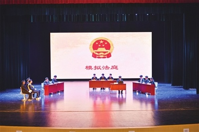 青岛市中小学生宪法学习宣传教育月活动启动，学生们通过多种形式讲述自己与宪法的故事