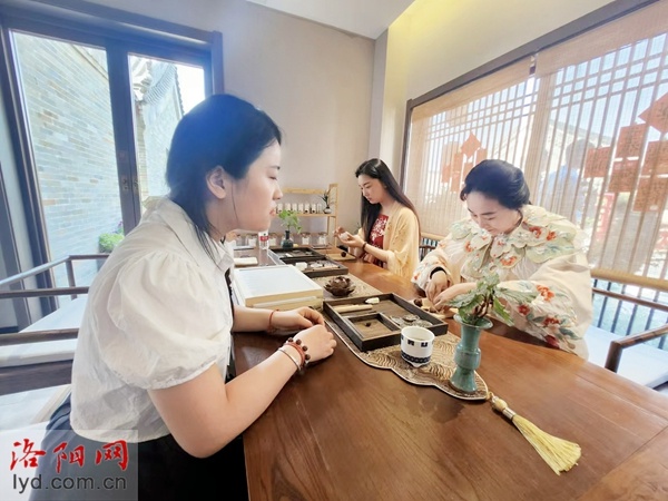 洛宫秋苑民宿：百年老院中的非遗盛宴，让历史在微风中苏醒  第3张