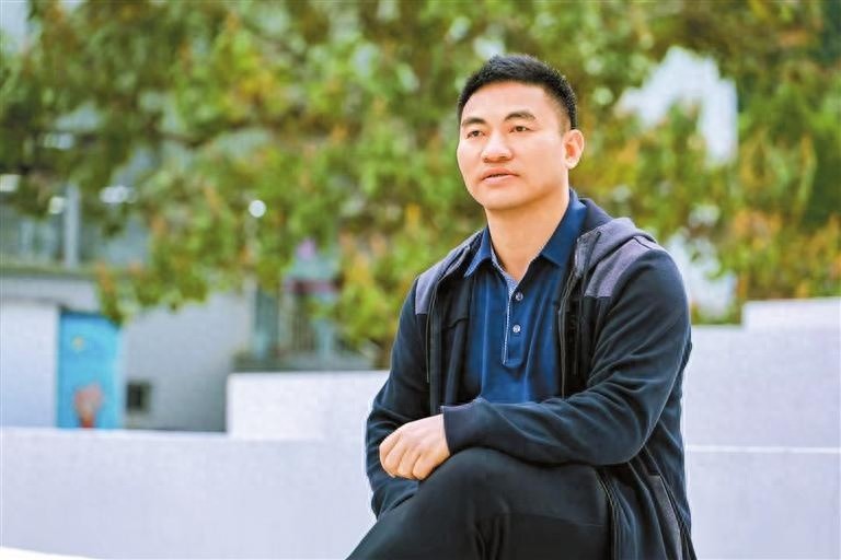深圳作家王国猛荣获金青藤国际诗歌奖跨界文体奖，独家揭秘创作心得