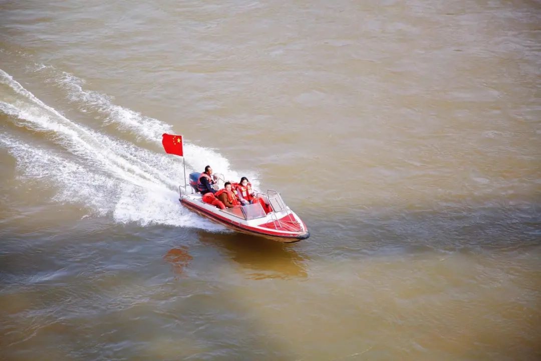 黄河之滨,兰州的灵魂坐标:探寻千年古都的灵性与浪漫 第6张 黄河之滨,兰州的灵魂坐标:探寻千年古都的灵性与浪漫 第6张