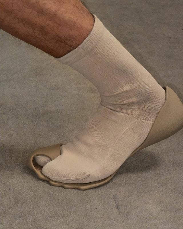 巴黎世家秋季新款Zero Shoes：让脚趾隐身的神奇设计，光脚穿鞋的错觉体验  第3张