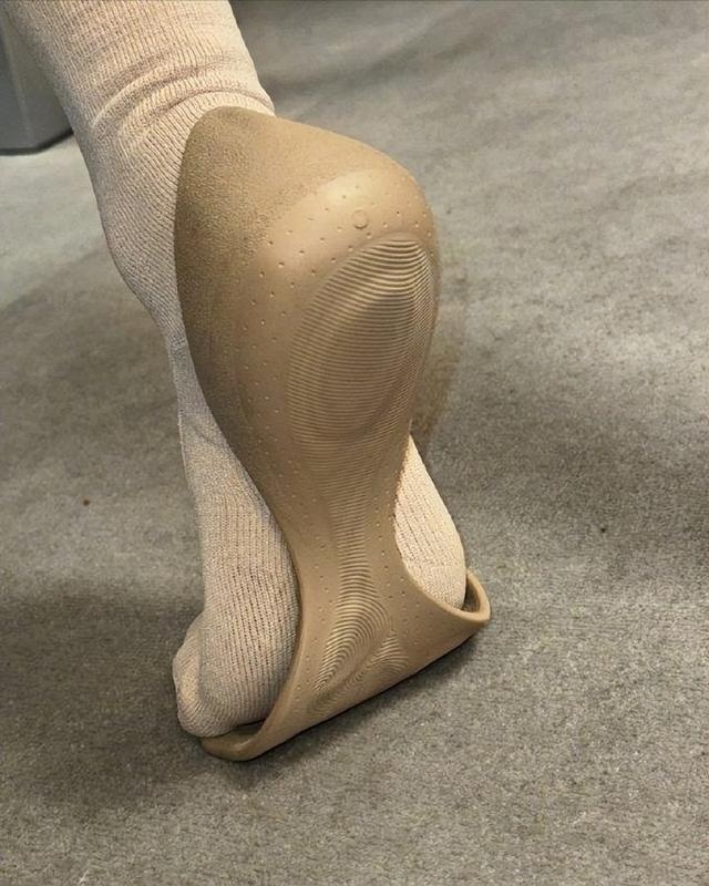 巴黎世家秋季新款Zero Shoes：让脚趾隐身的神奇设计，光脚穿鞋的错觉体验  第4张