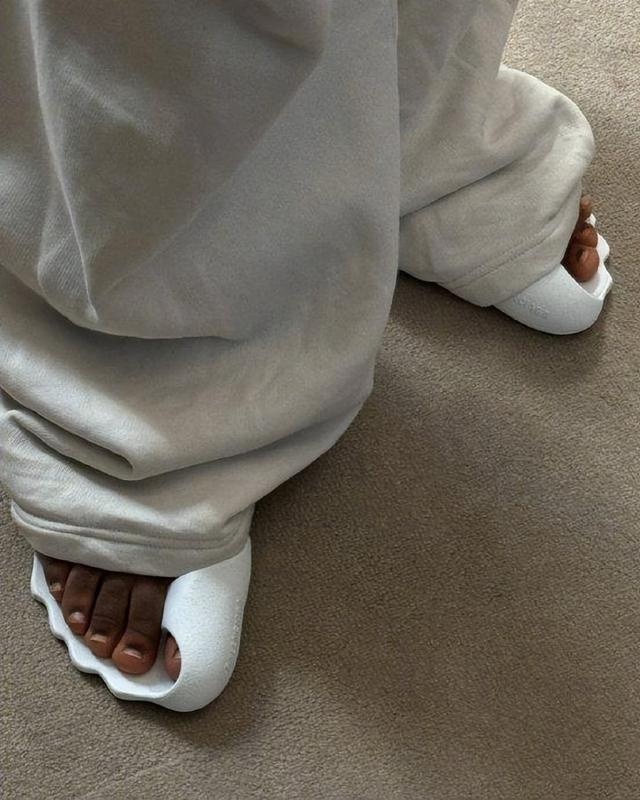巴黎世家秋季新款Zero Shoes：让脚趾隐身的神奇设计，光脚穿鞋的错觉体验  第5张