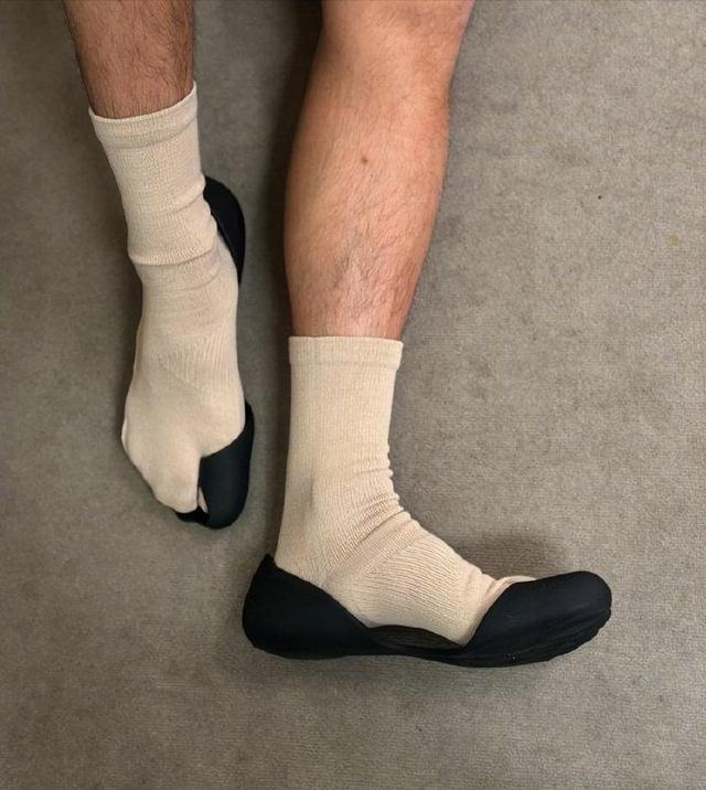 巴黎世家秋季新款Zero Shoes：让脚趾隐身的神奇设计，光脚穿鞋的错觉体验  第6张