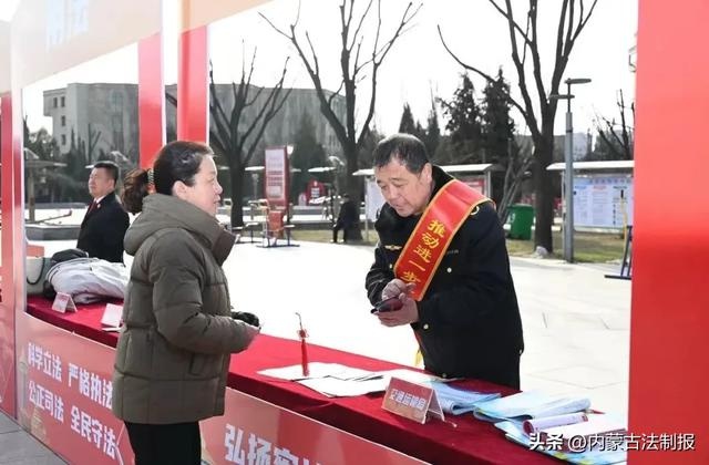 12月4日，鄂尔多斯市准格尔旗掀起宪法学习热潮，法治游园趣味普法活动引爆全场  第4张