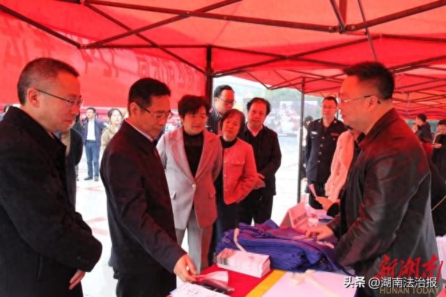 湘潭市2024年宪法宣传周：法治与非遗的奇妙交融，市民共享文化盛宴  第1张