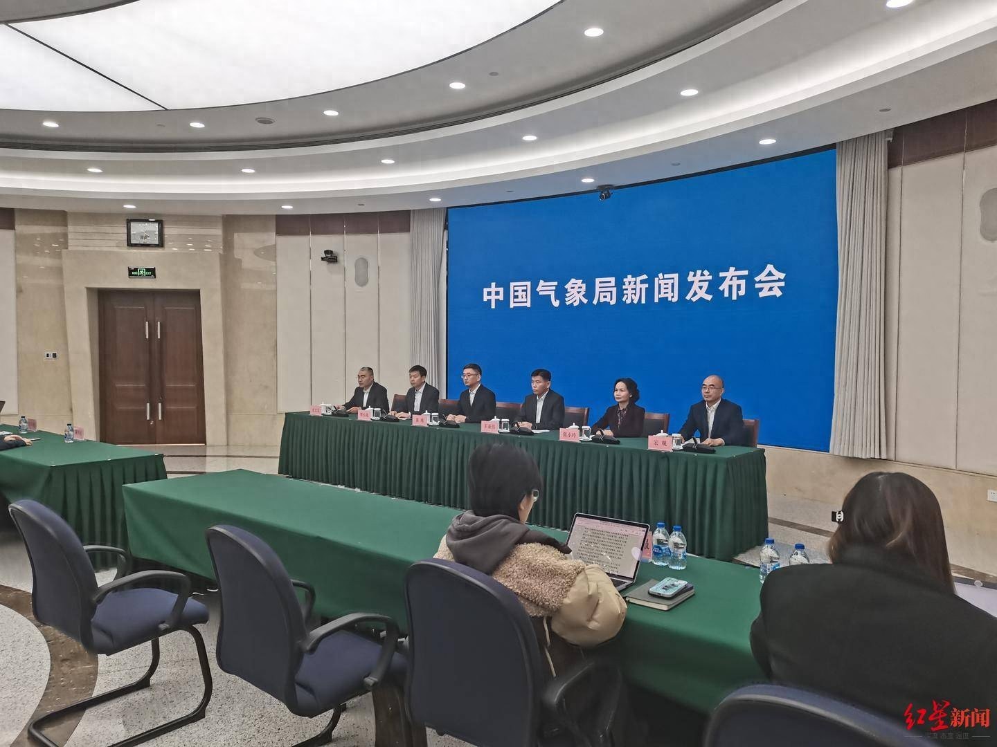 11月气温创历史新高，却暗藏2次强冷空气突袭！2024年12月天气大变局揭秘  第1张