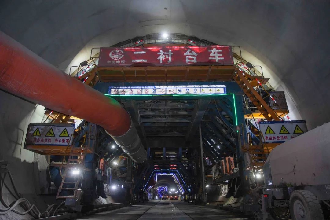 渝昆高铁谢家榜隧道贯通：成都到昆明仅需3小时，重庆到昆明最快2小时  第3张