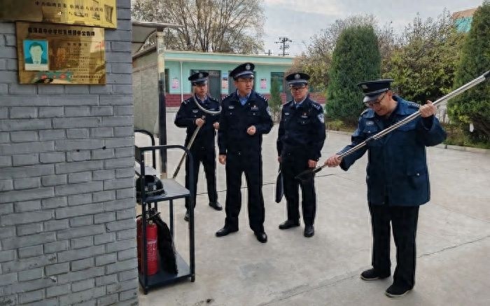 守护平安冬季攻势：临洮县公安局龙门派出所强化隐患排查，筑牢安全防火墙