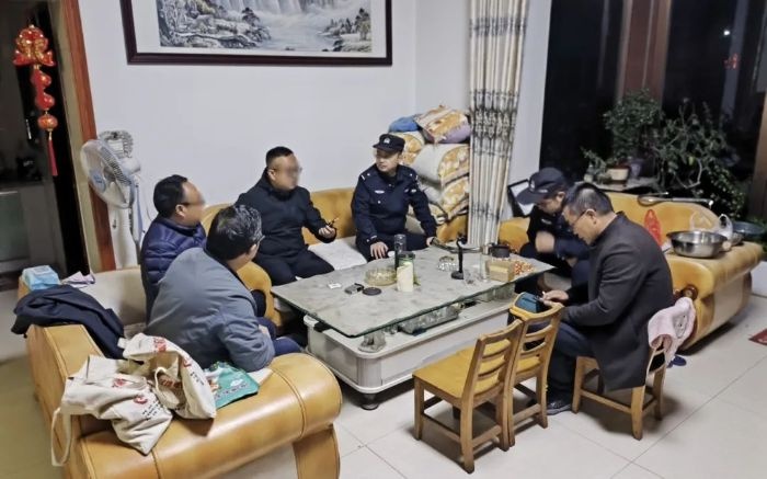 守护平安冬季攻势：临洮县公安局龙门派出所强化隐患排查，筑牢安全防火墙  第2张