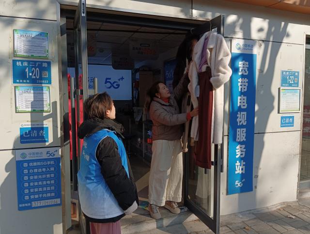 南辛庄街道辛西路社区联合执法中队开展门前五包联合执法检查，全面提升城市品质  第3张