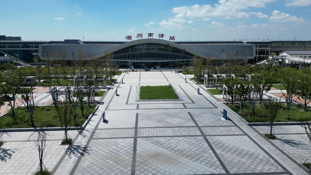 沪苏湖高铁：跨越湖光，叩响湖州繁华新篇，探路者与建设者的钢铁巨龙传奇  第3张