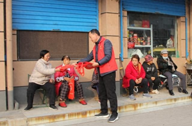 志愿者日特别行动：安阳殷都区检察院干警用汗水换来社区新面貌  第1张