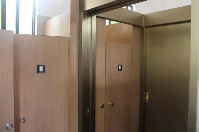 深圳公园惊现潮汐厕所，女厕排队难题迎刃而解，市民纷纷点赞  第1张