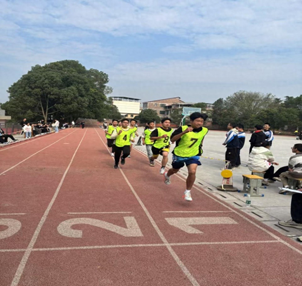 武冈市安乐中学冬季体育节：师生共舞，激情燃烧，谁将成为赛场上的明日之星？  第1张