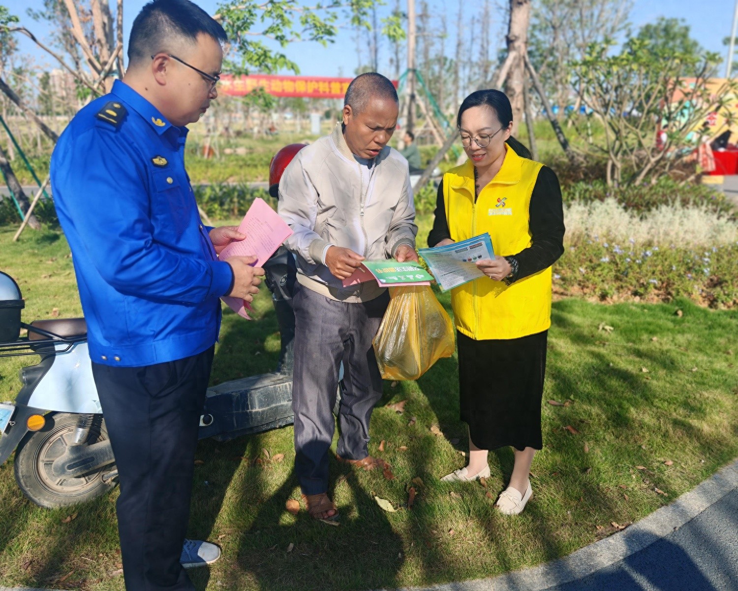 东莞丰收节庆典：金色稻田中的绿色革命，垃圾分类新风尚引爆全场  第1张