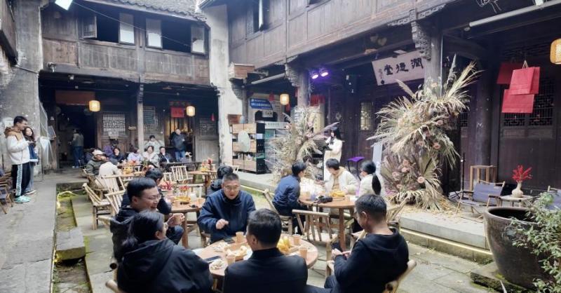 6年扎根新光村，音乐创客黄梅用歌声描绘乡村风貌，寻找生活的宁静与价值  第2张