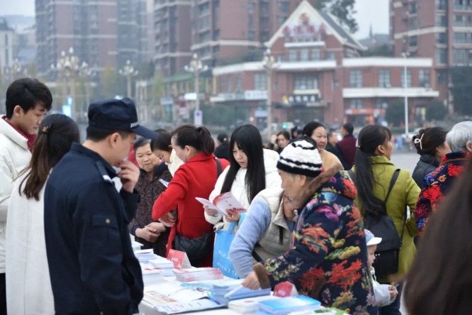 宜宾市宪法宣传周：法治旋律奏响，守法篇章舞动，你不可错过的精彩瞬间  第4张