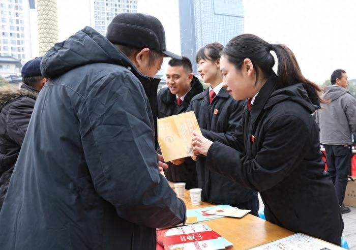 汉中市汉台区人民法院12·4国家宪法日宣传活动：直击群众痛点，提升法律意识