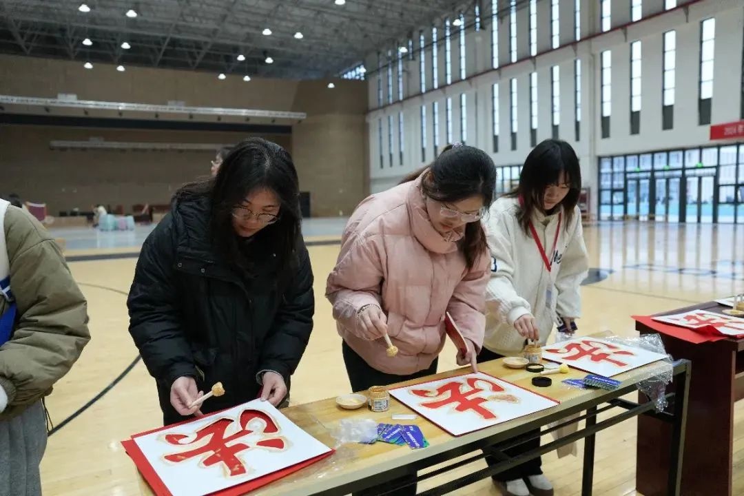 12月宪法宣传周：法院干警走进社区，面对面普法，守护公民权利  第9张
