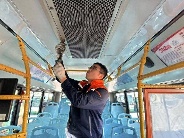 15年坚守，青岛公交维修工刘杰用匠心守护城市脉动