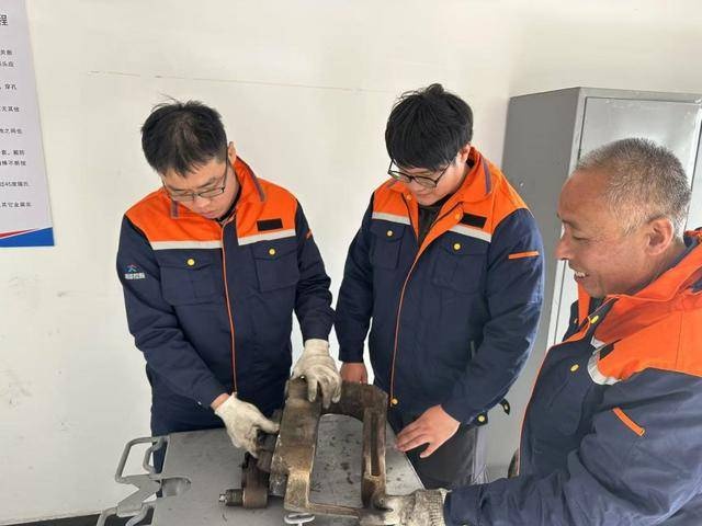 15年坚守，青岛公交维修工刘杰用匠心守护城市脉动  第3张