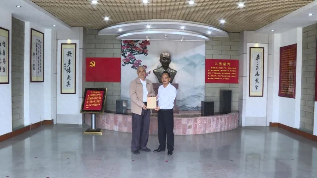 一张珍贵证书，揭开李坚真大姐与土改工作的深厚渊源  第1张