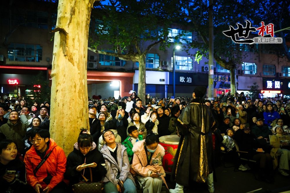 在西安的小洋楼阳台上，音乐如丝带般轻拂心灵，每周六的傍晚，你不可错过的音乐盛宴  第4张