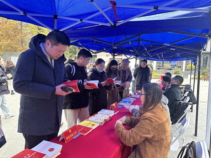 国家宪法日，工会三级联动普法，律师现场咨询，你还不来了解？
