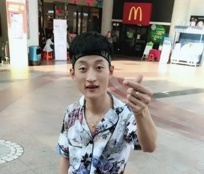 千万粉丝网红祁天道三亚直播不雅动作，警方拘留10日，直播权限被封禁至12月19日  第1张