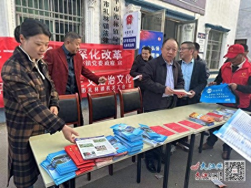 12月4日乐平市普法宣传活动：工会志愿者与司法所联手，让法律知识走进千家万户