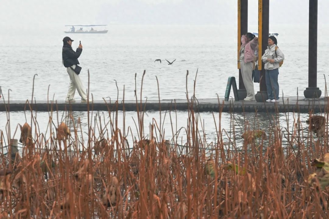 浙江小伙伴注意！霾雾来袭，敏感人群需戴口罩，冷空气即将大降温  第1张
