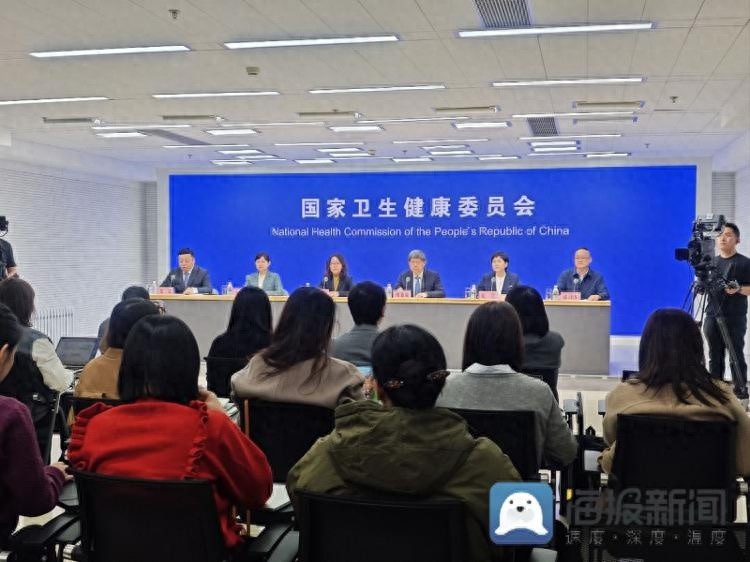 泡脚加中药，生姜艾叶红花助你舒经活血，改善脏腑功能