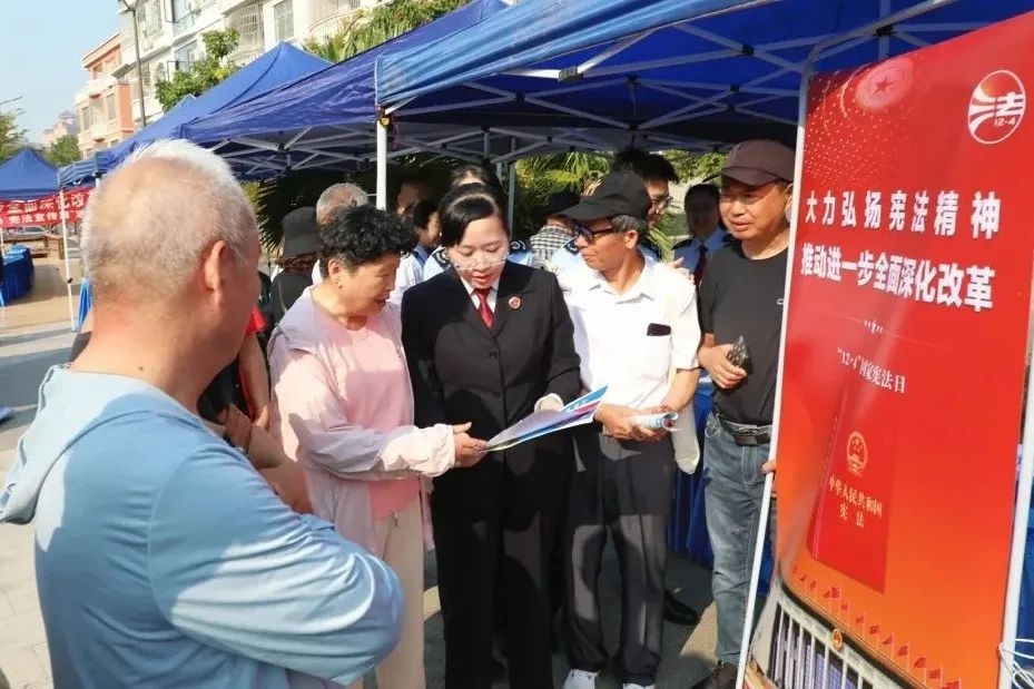 广西检察机关宪法宣传周：检察官走进社区，用行动诠释法治精神  第3张
