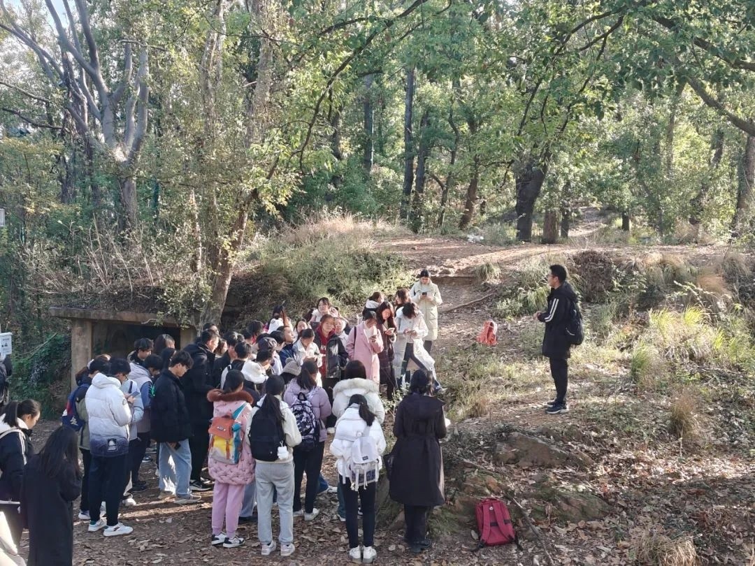 珞珈山上的古代文学史课：与先秦两汉思想共呼吸，这样的上课模式你羡慕吗？  第1张