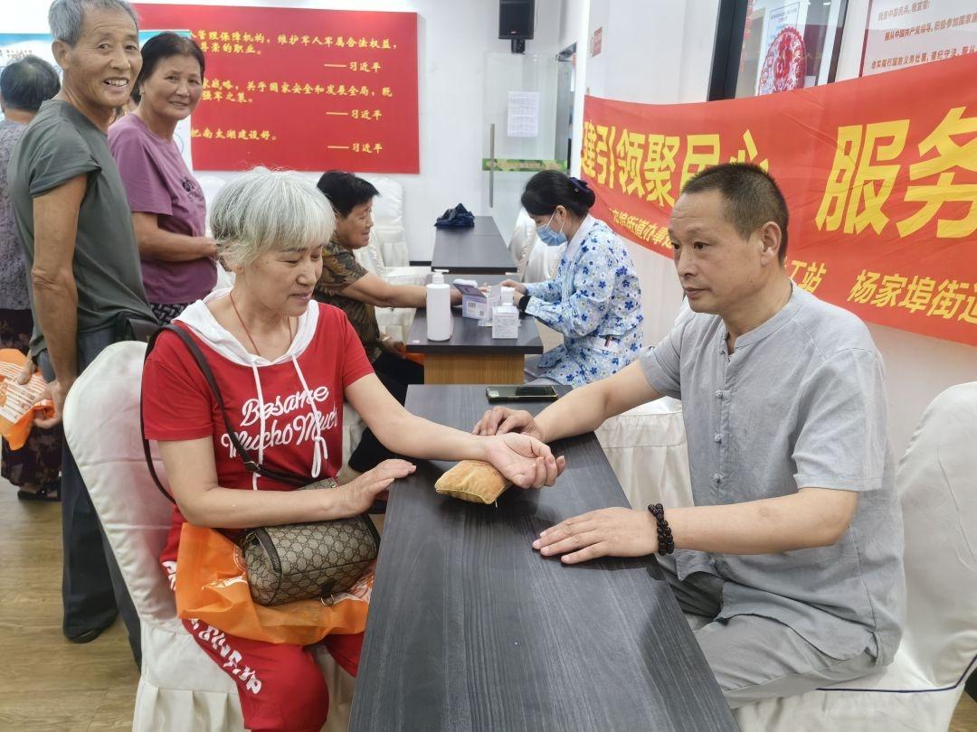 仁心引航，共益康行养生公益项目：为社区居民带来健康与关怀  第2张