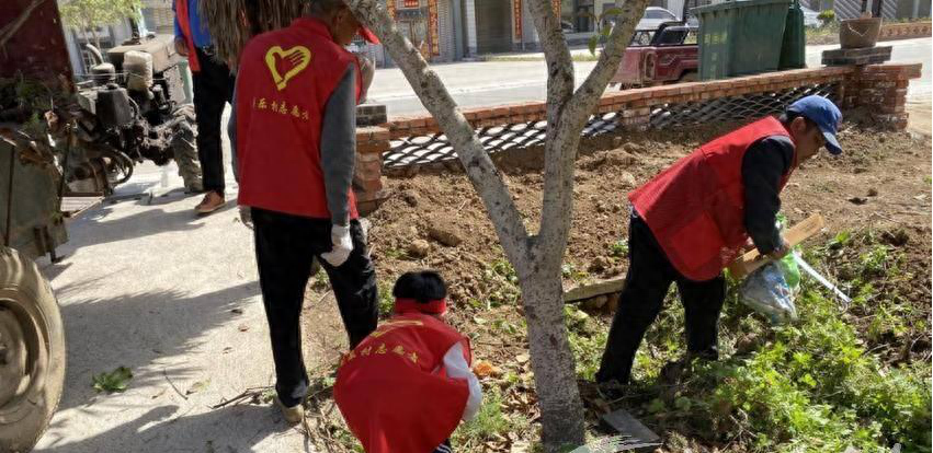 工会小组行动起来，让家园焕然一新  第1张