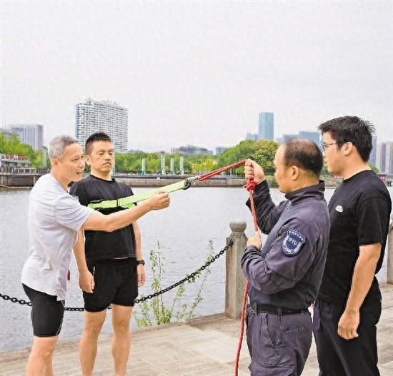 17 年救 131 人！义乌民警楼仁斌为何这么牛？