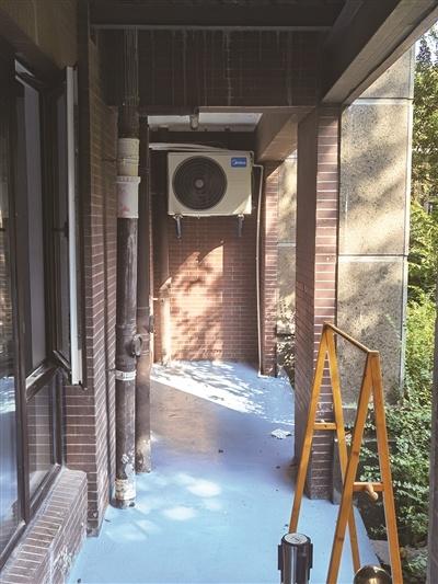 锦绣申华坊 10 幢一楼用房被改成儿童活动室，拱门和空调外机引争议  第2张