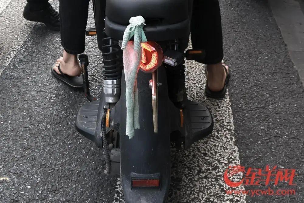 车主未给电鸡上牌，被交警查处后竟弃车而逃  第4张