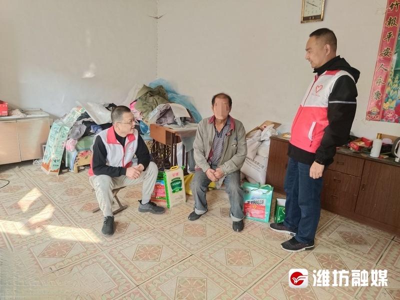 潍坊志愿者开展暖心活动，为困难老人送去关爱与温暖  第2张