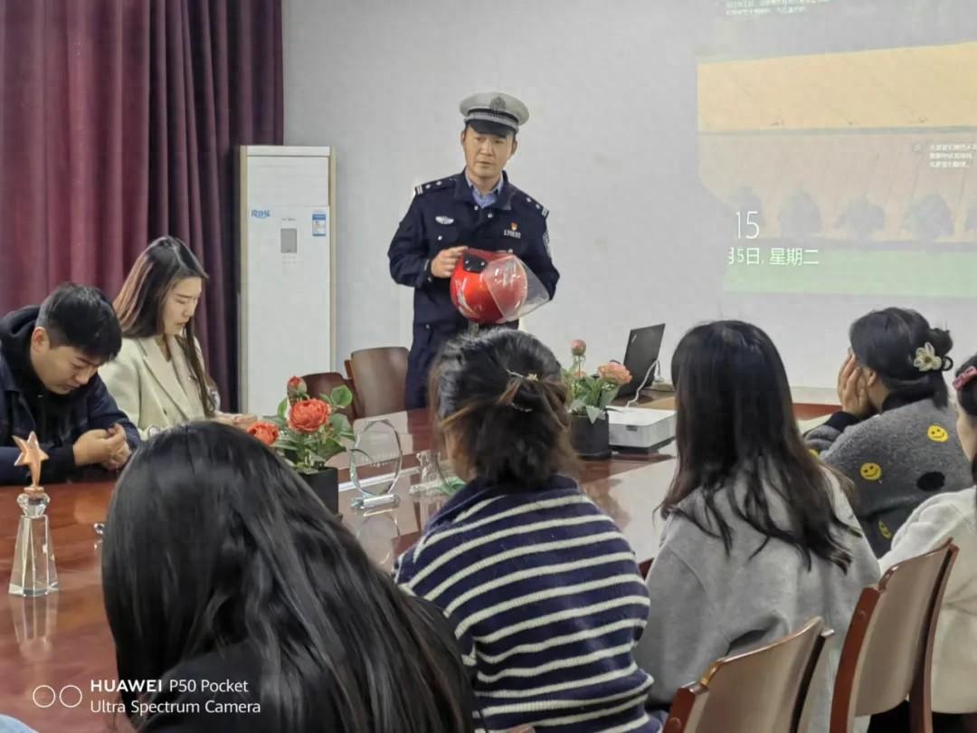 周口交警四大队进企业开展交通安全宣传，这些知识你必须知道  第1张