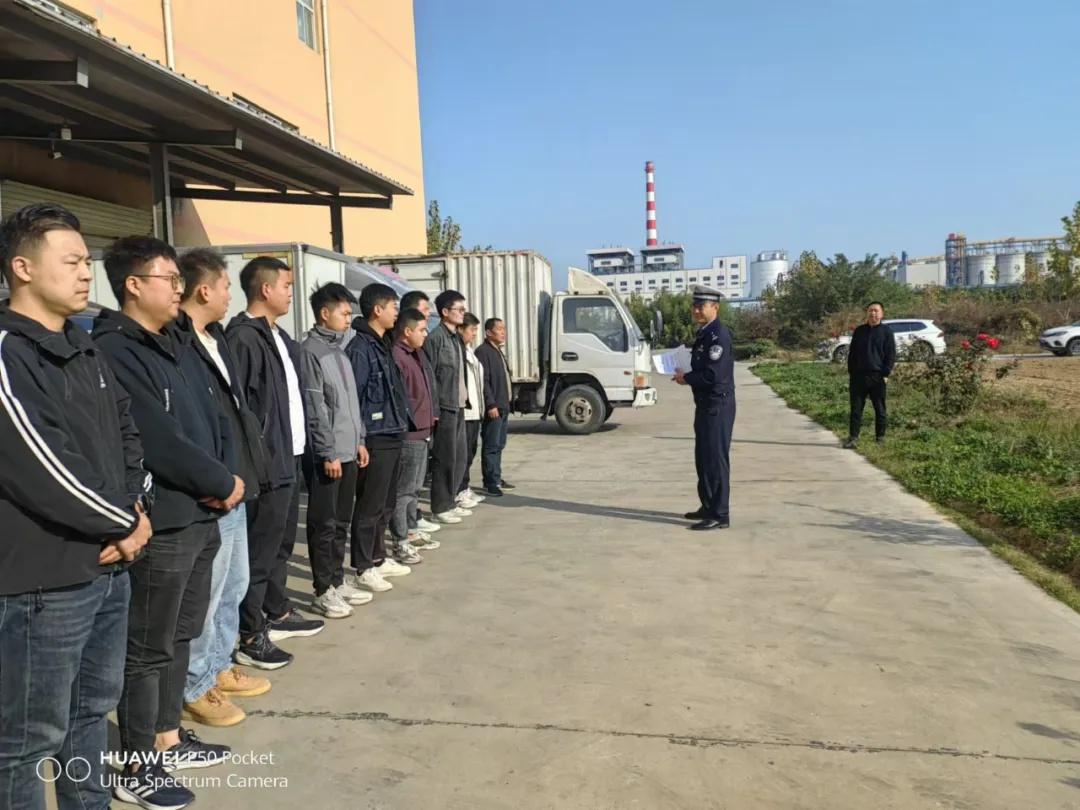 周口交警四大队进企业开展交通安全宣传，这些知识你必须知道  第3张